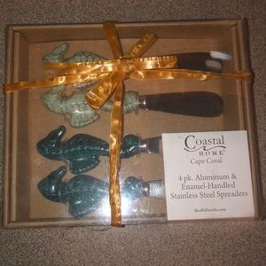 Set of 4 cheese spreaders